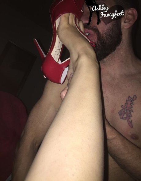 ティーンレズビアンオンリーファンズ ヌード 写真