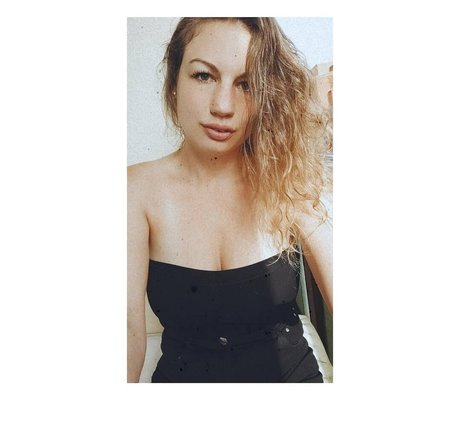 fuzyfruzsina 無料のポルノスター 写真