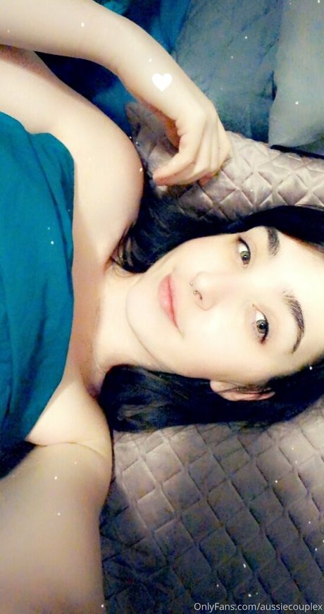 uncutsextapes 美しいモデル 写真