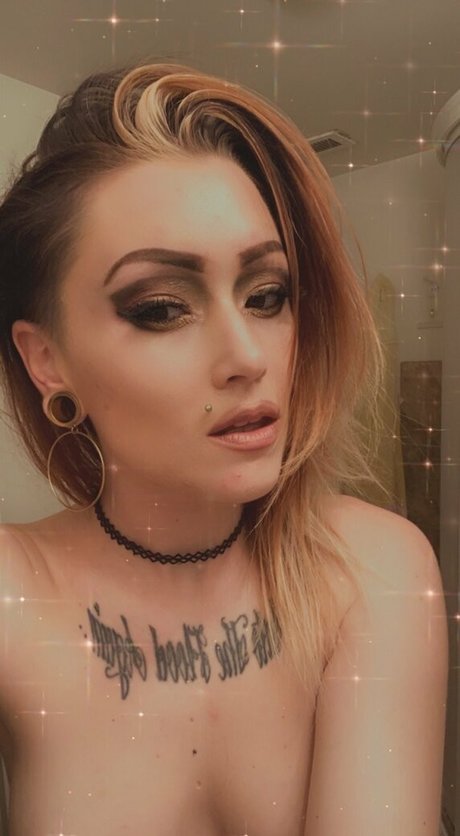 男性TikTokスターオンリーファンズ アダルト 画像