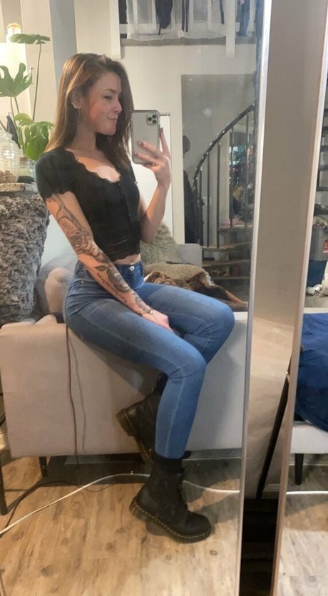 casspertheghxstfree セクシーモデル 写真