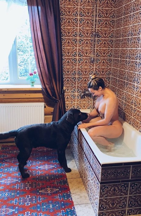 イギリスのおばあちゃんオンリーファンズ ヌード 写真