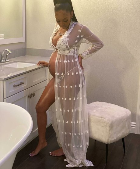 巨乳ストリップオンリーファンズ 無料xxx 画像