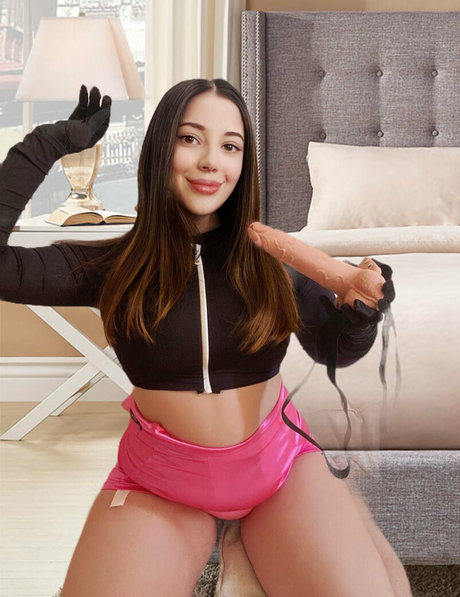 尖ったおっぱいオンリーファンズ ポルノ 写真