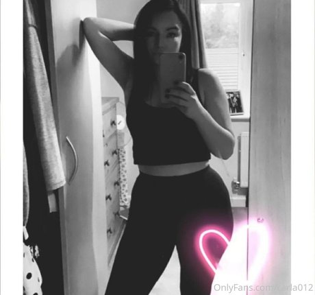 巨乳熟女オンリーファンズ セクシー 画像