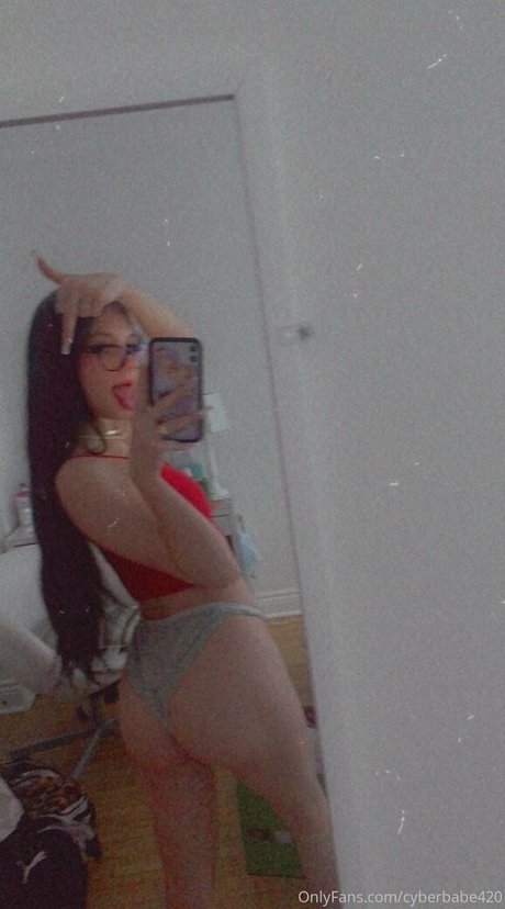 小さなおっぱいオンリーファンズ 無料ヌード 画像