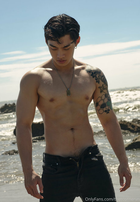 金髪オナニーオンリーファンズ 無料 画像