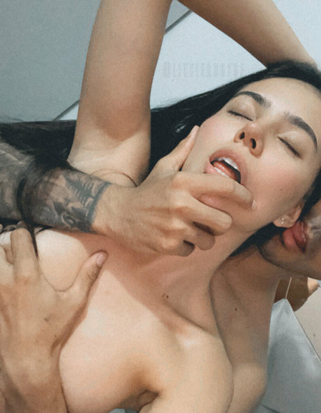 金髪の顔射オンリーファンズ セックス 写真