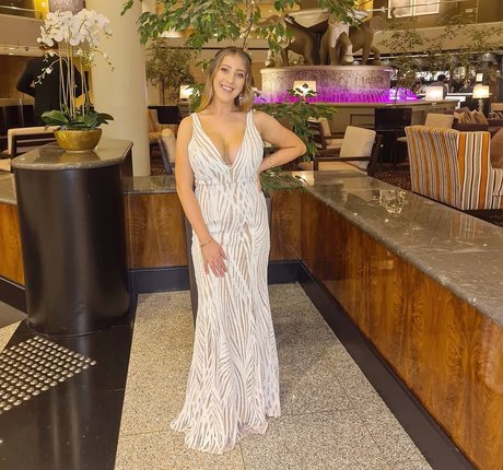 ビーチセックスオンリーファンズ 無料ヌード 画像