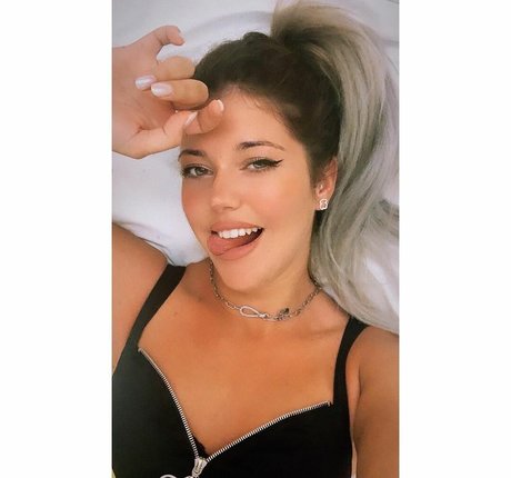 Vitalialin ポルノスター ヌード ギャラリー