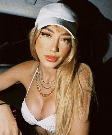 Nicole Louise アートモデル 写真