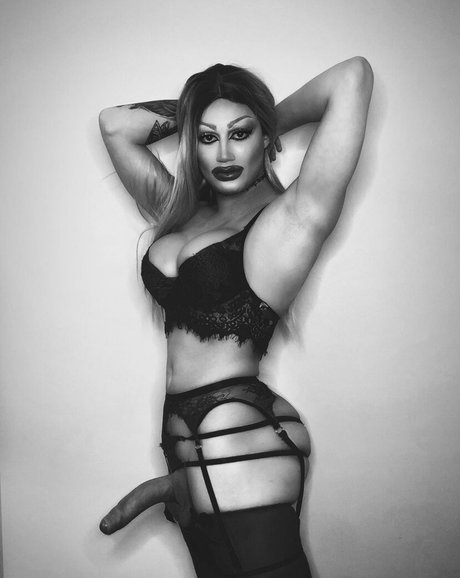 曲線美のブロンドオンリーファンズ アダルト無料 写真