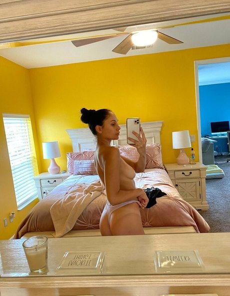 arianamarie 完璧なモデル 写真