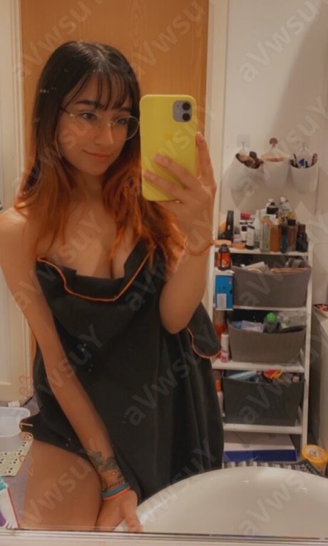 Maya ASMR エロティックモデル ギャラリー