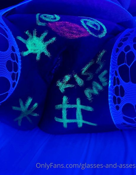 曲線美のレズビアンオンリーファンズ 素敵 画像