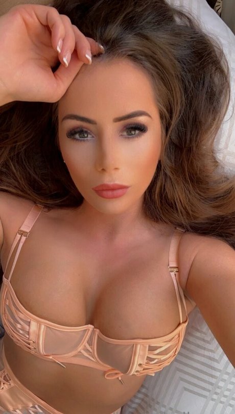 Laura Hollyman アートスター 写真