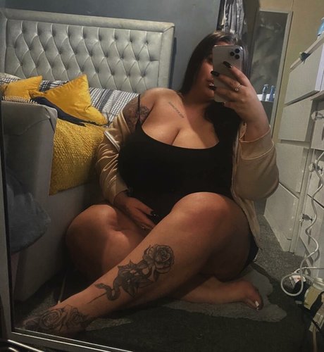 ベビーシッターオンリーファンズ ポルノグラフィック 画像