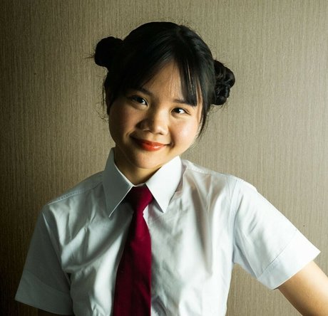 Baebi Hel セクシーモデル 写真