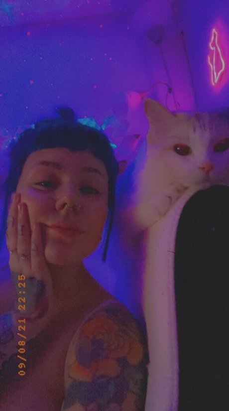 日本の熟女オンリーファンズ アート裸 アーカイブ