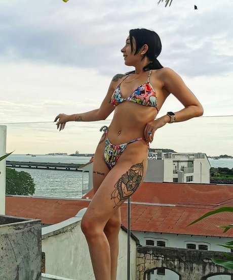 Karen Cabrera 美しいモデル 写真