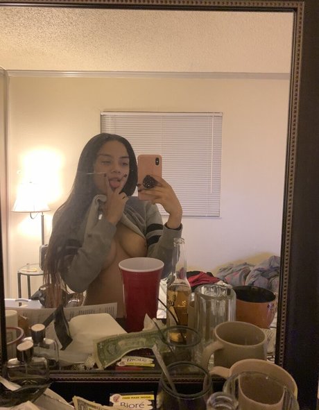 JOI オンリーファンズ ポルノ 写真