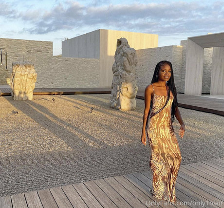 ティーンフィンガリングオンリーファンズ 無料セクシー 写真