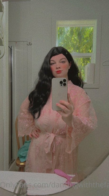 金髪の筋肉オンリーファンズ エロ 画像