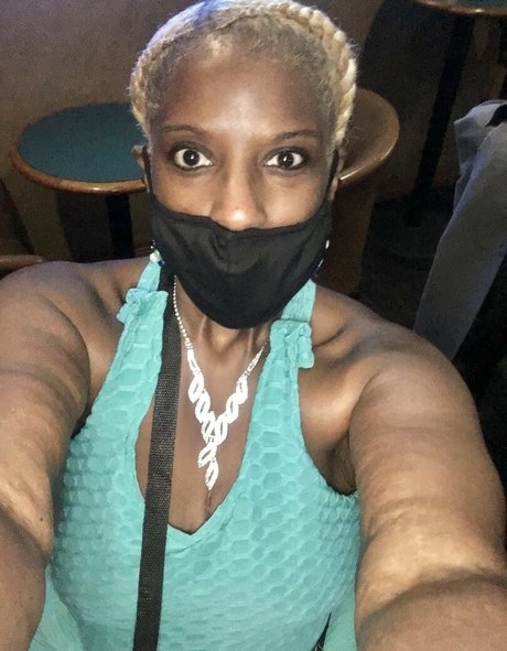 マッサージセラピストオンリーファンズ 無料ヌード 写真