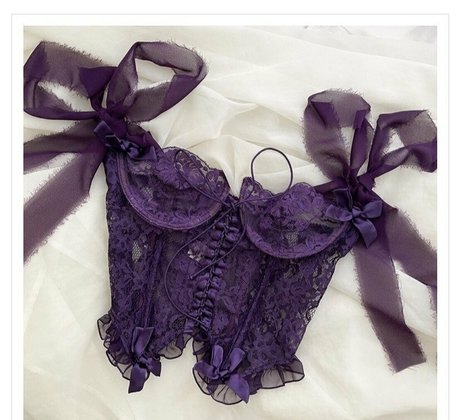 小さいチンポのシーメールオンリーファンズ ポルノグラフィック 写真