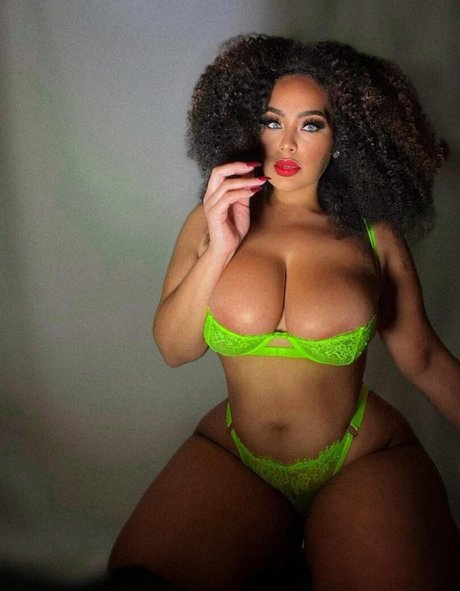 バン・オンリーファンズ トップ 写真