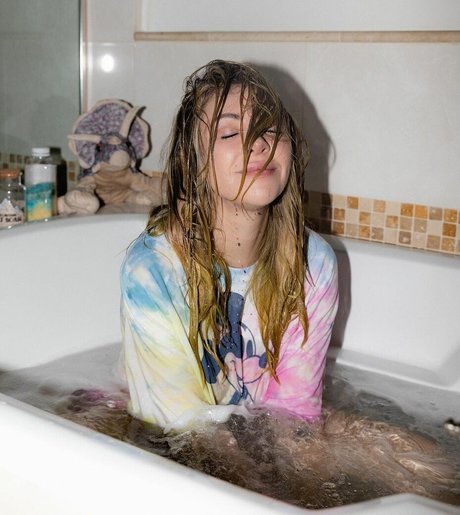 Alison Wonderland スター 裸 画像