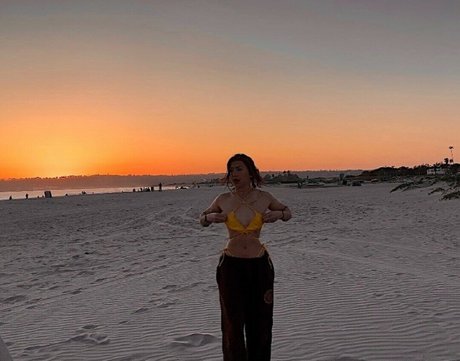 ランジェリーヌードオンリーファンズ 無料ポルノ 写真