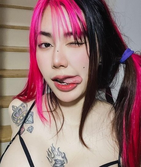 小さなおっぱいオンリーファンズ 無料セクシー 写真