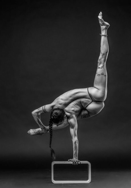 rippedbadass エロティックモデル 写真