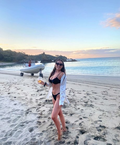 柔軟なティーンオンリーファン 美しいヌード 画像