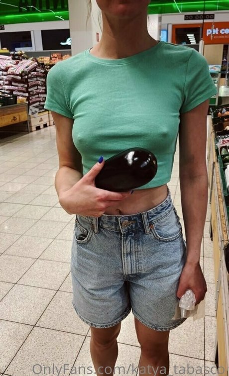 巨乳ランジェリーオンリーファンズ セクシー 写真