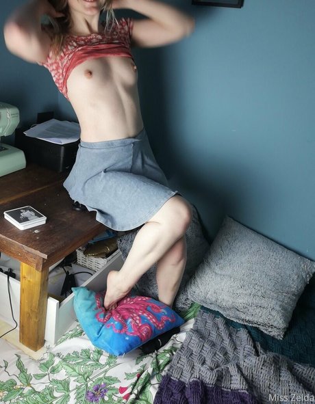 ミラーセルフィーオンリーファンズ ホットヌード 写真