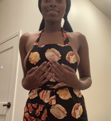 義母オンリーファンズ 美しいヌード 画像