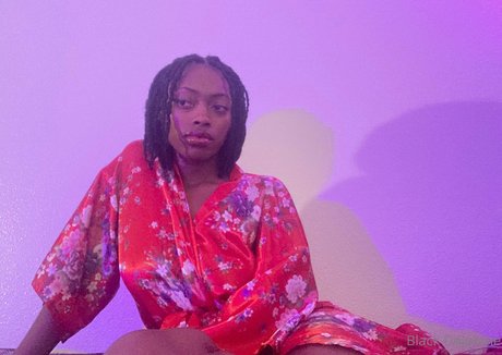 blackdelphine アダルトモデル ギャラリー