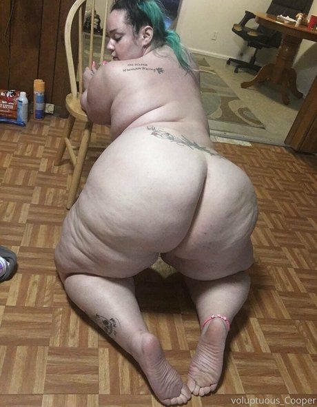 ティックトックスター オンリーファンズ ホットヌード 画像