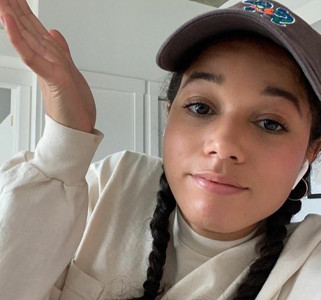 Alisha Wainwright 裸モデル ギャラリー