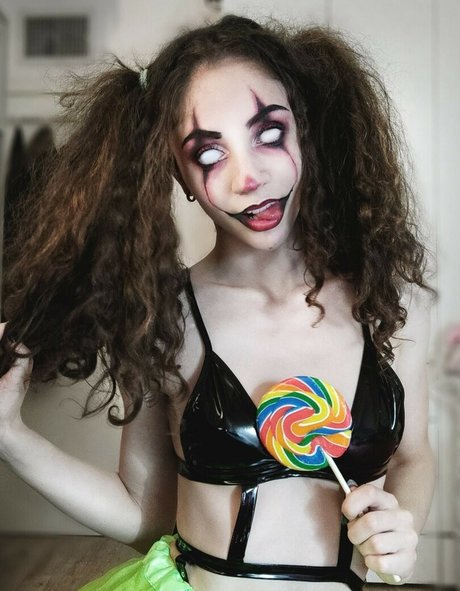 Michal Cosplay かわいいポルノスター 写真