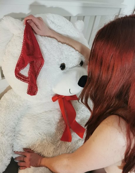 黒髪の熟女オンリーファンズ 美しい裸 画像