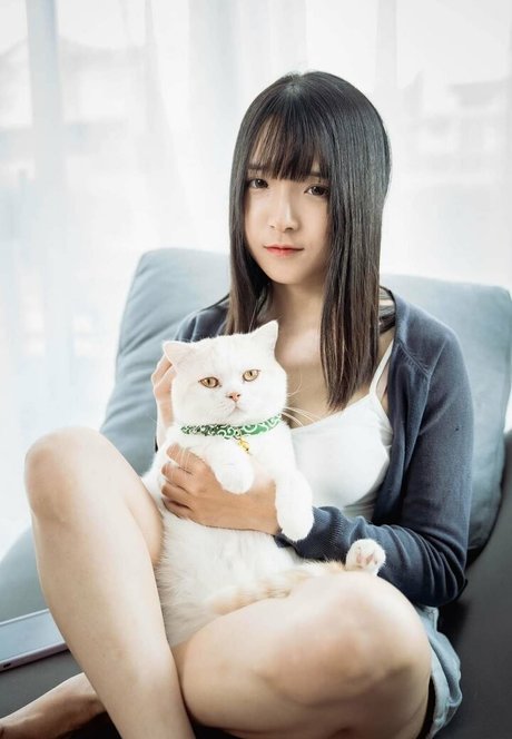 pikiichu 裸のスター 写真