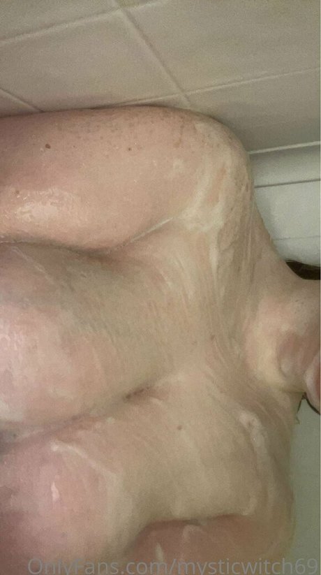 アジアン潮吹き オンリーファンズ 無料ヌード 写真