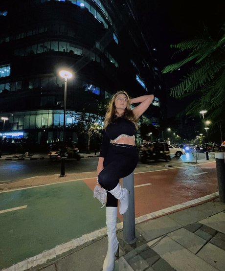 Sonali Malhotra かわいいスター 画像