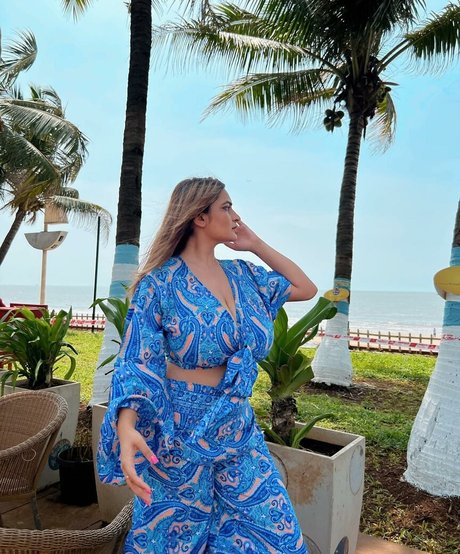 Sonali Malhotra ヌードモデル 写真