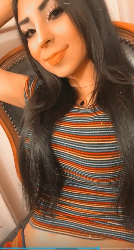 パイズリ オンリーファンズ ヌード 写真