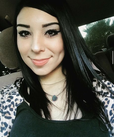 ジャークオンリーファンズ 美しいヌード 写真