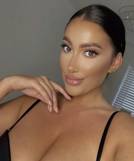 Kirstie V 裸モデル 画像